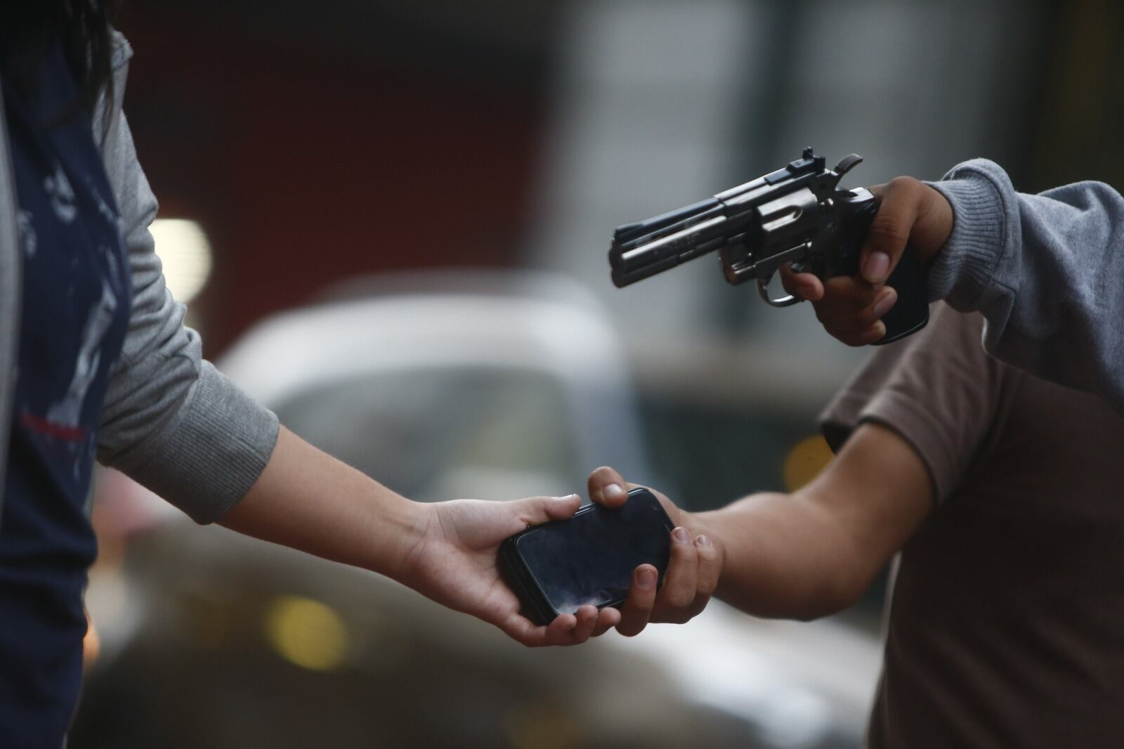 Robo agravado: La resistencia de la víctima no excluye la existencia de amenaza y violencia