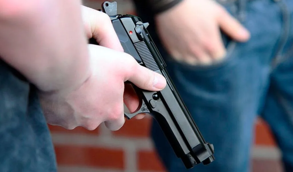 Homicidio culposo: La tenencia ilegal del arma no configura un injusto autónomo