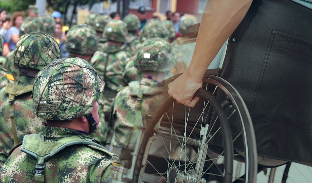 Las pensiones de invalidez e incapacidad del personal militar-policial comprenden el haber de todos los goces y beneficios que por variados conceptos perciban los grados de las jerarquías militar y policial en situación de actividad