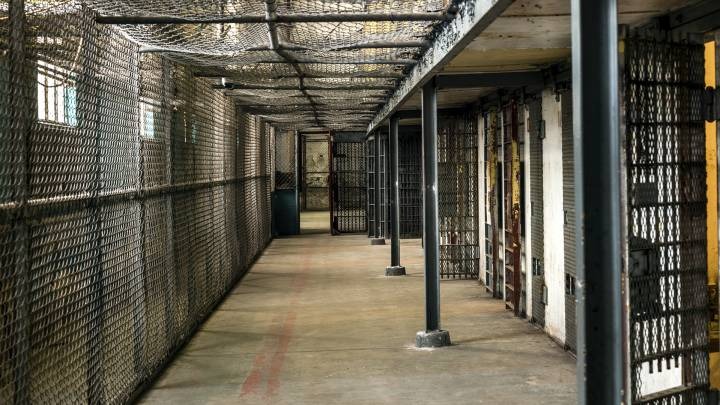Malas condiciones de centro penitenciario que afecte razonabilidad de la ejecución de la pena debe ser manifiesto