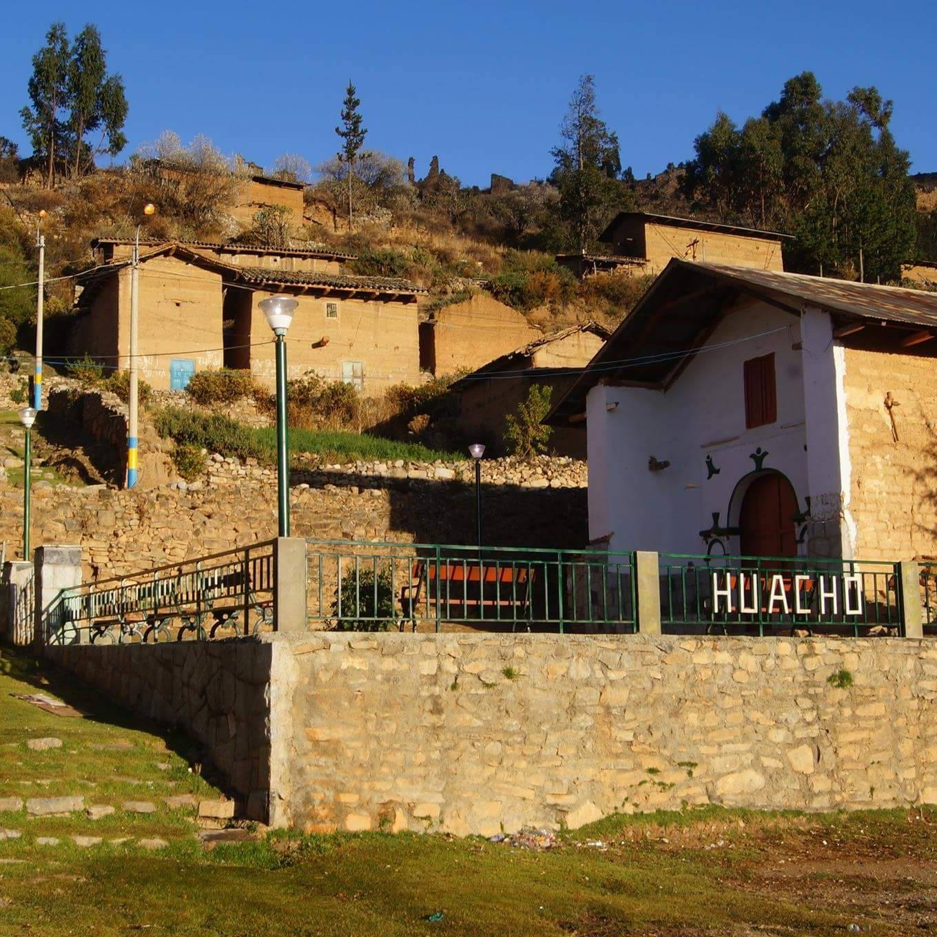 Las medidas cautelares contra una persona jurídica son de naturaleza híbrida