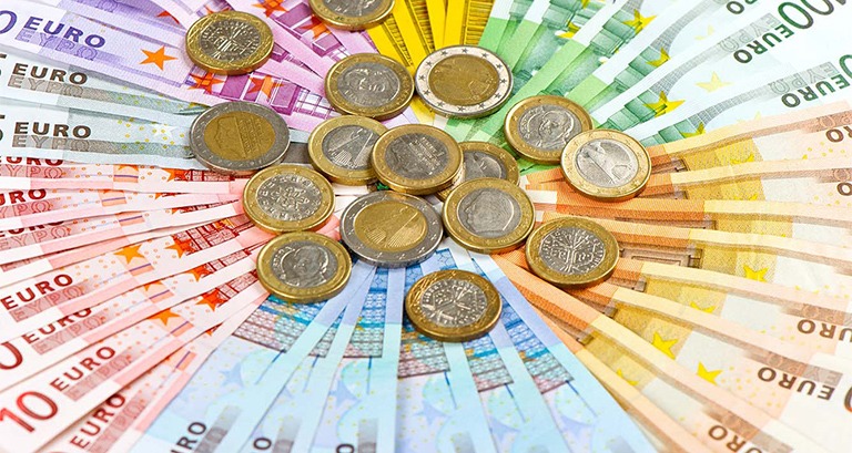 Monedas falsificadas deben tener una marcada apariencia de ingenuidad para configurar el delito de falsificación