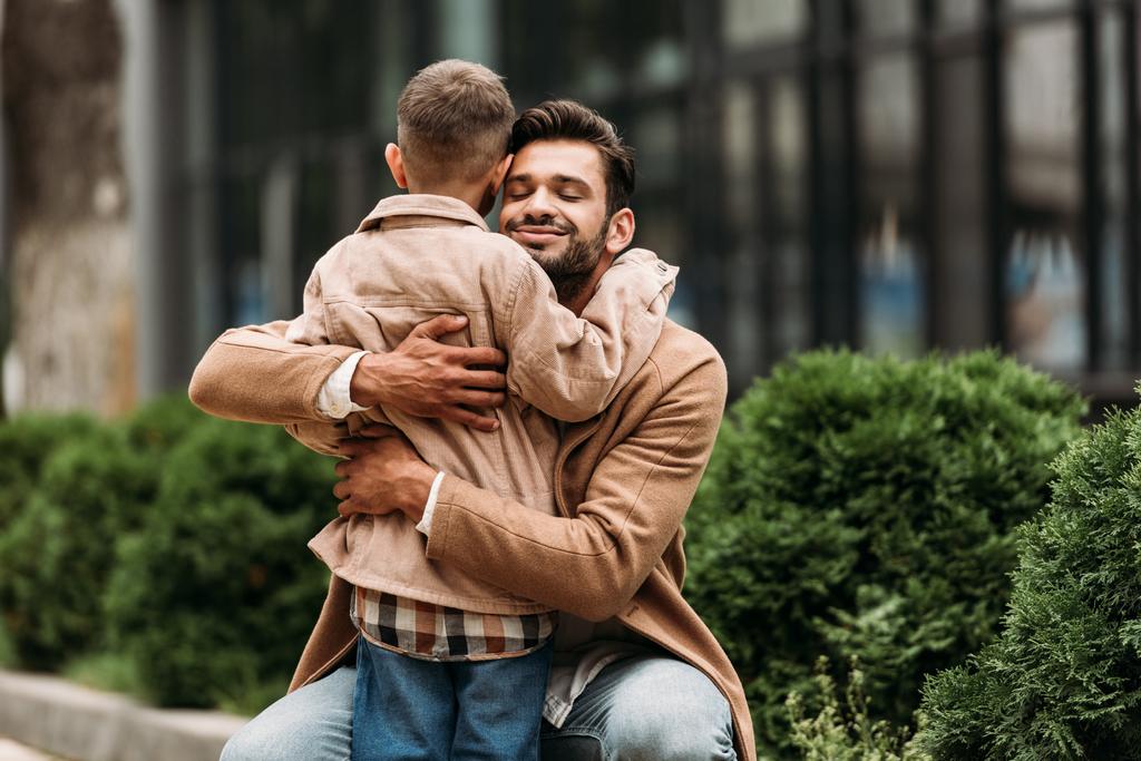 El derecho fundamental a la identidad filiatoria se ve vulnerado cuando un padre se niega al reconocimiento de la hija o del hijo