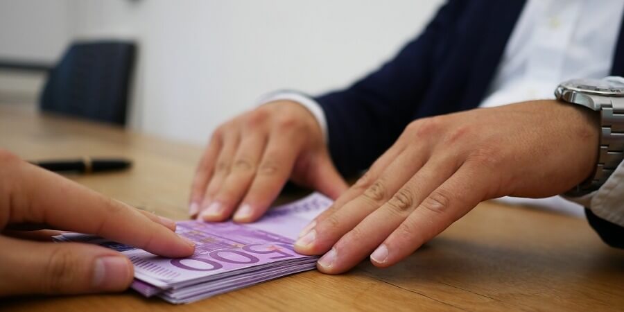 Asistente en función fiscal que actúa por orden de su superior no comete cohecho pasivo