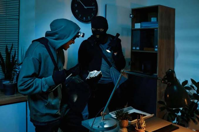 Coautoría: La omisión de análisis individualizado del aporte de cada imputado vulnera la motivación