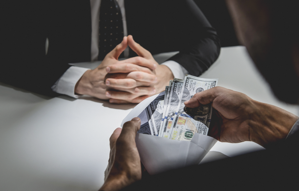 Peculado: No basta un "saldo favorable", se requeiere probar el rastro del dinero y su ingreso al patrimonio del acusado